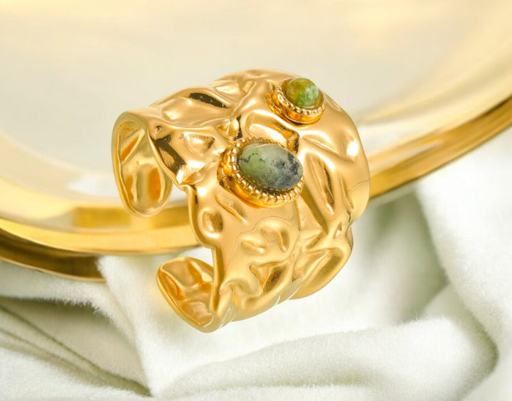 Bague Bernice : L’élégance dorée sublimée par des pierres naturelles - Priscille & Aquila