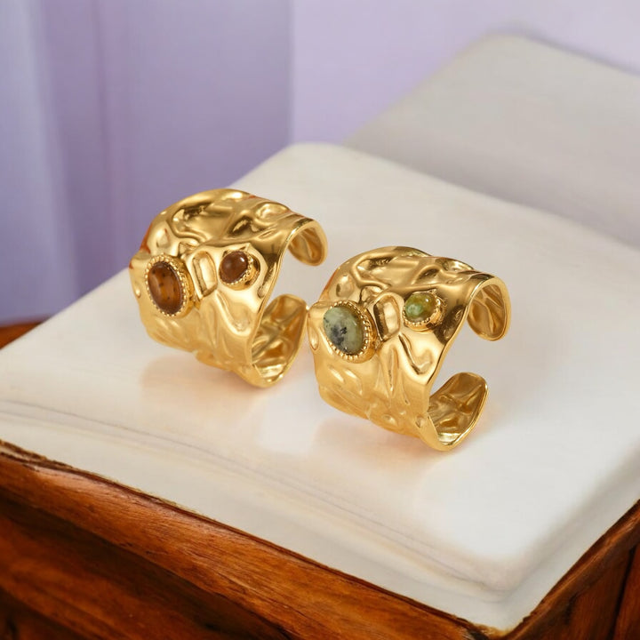 Bague Bernice : L’élégance dorée sublimée par des pierres naturelles - Priscille & Aquila