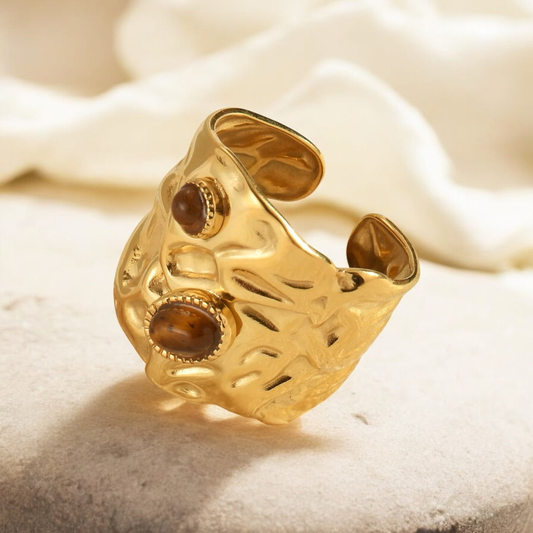 Bague Bernice : L’élégance dorée sublimée par des pierres naturelles - Priscille & Aquila