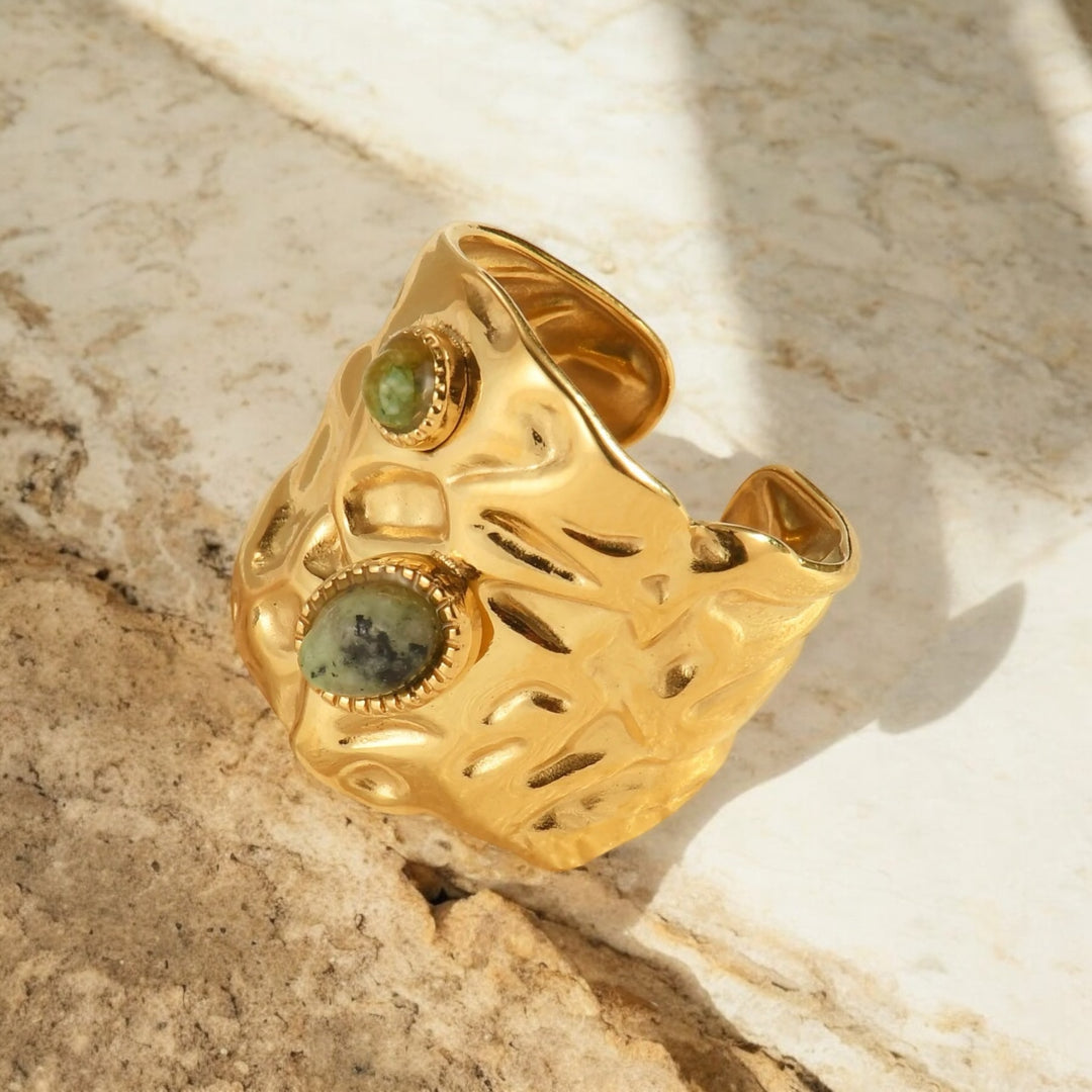 Bague Bernice : L’élégance dorée sublimée par des pierres naturelles - Priscille & Aquila