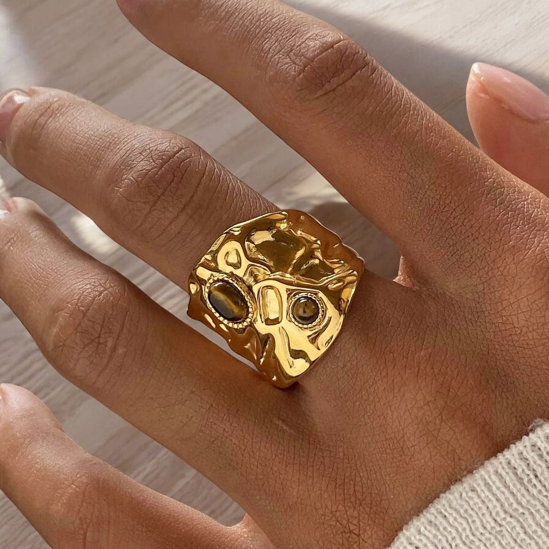 Bague Bernice : L’élégance dorée sublimée par des pierres naturelles - Priscille & Aquila