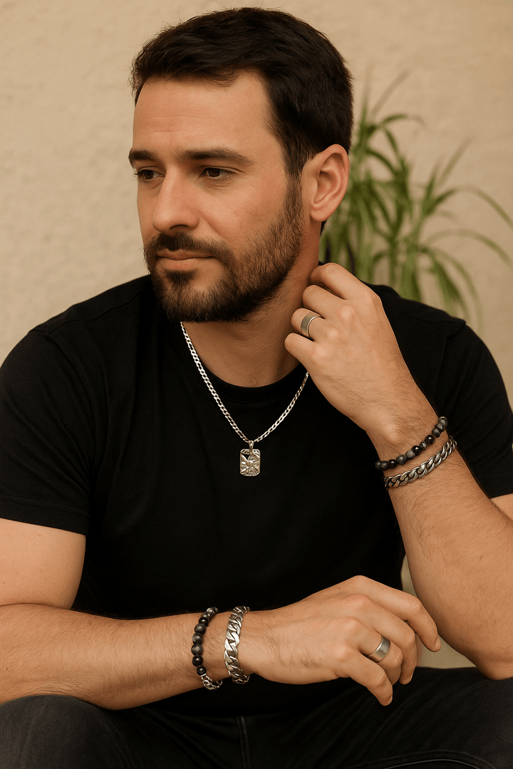 NAHUM - Collier homme médaille étoile martelée & chaîne Figaro 3 mm - Priscille & Aquila